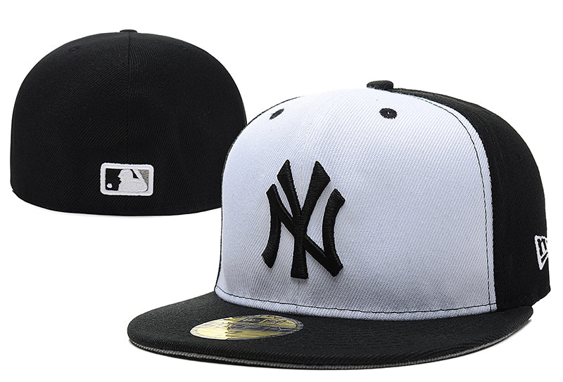 New York Yankees 59FIFTY Hat with Two-Tone Design - Black and White