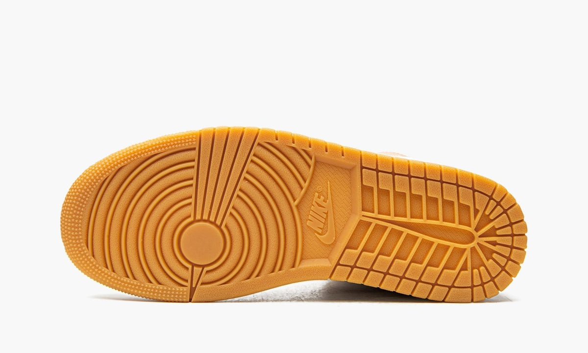 Air Jordan 1 Mid Tan / Gum Sneakers